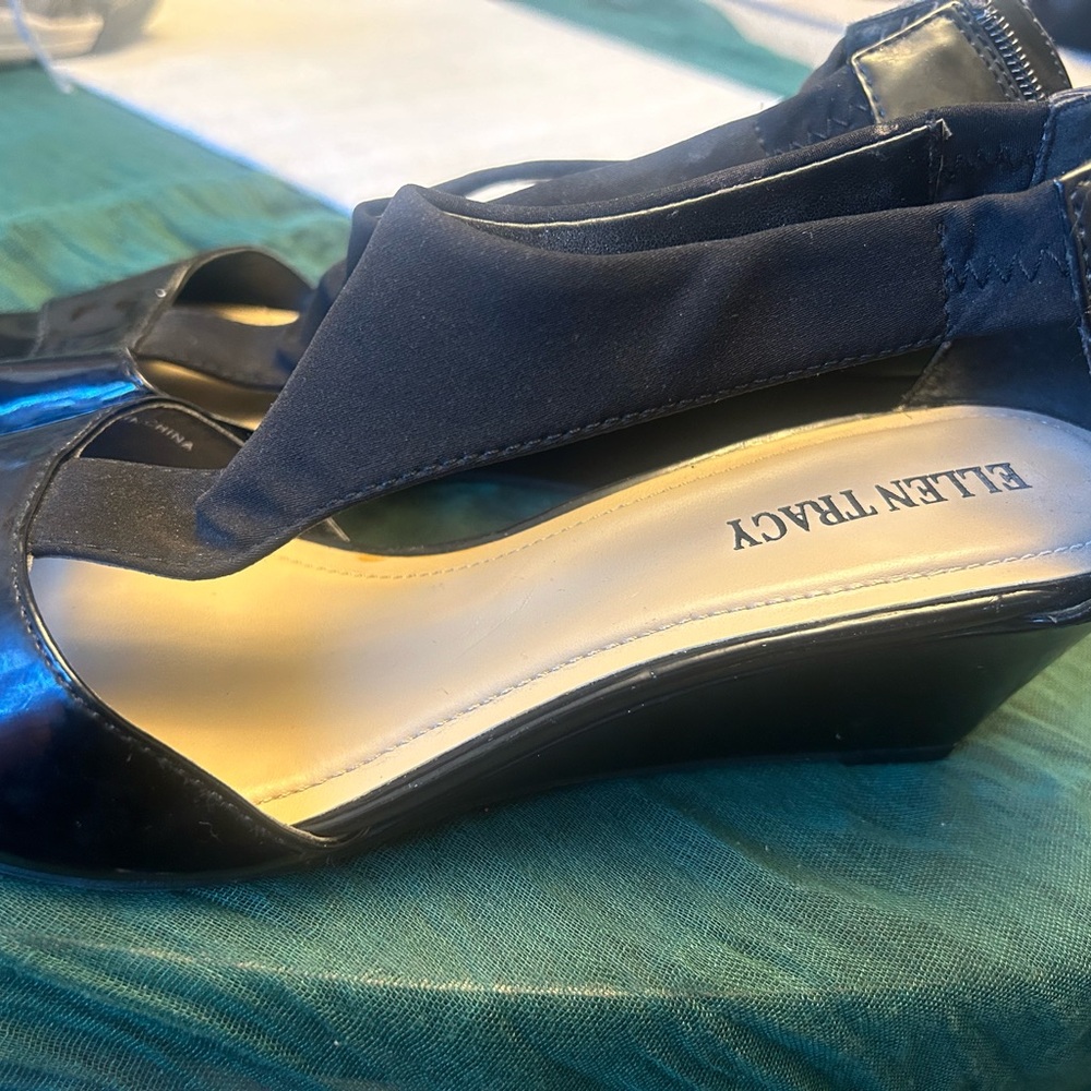 Ellen Tracy Women's Navy and Black Wedges